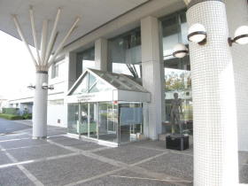 船橋市総合教育センターに併設されています。